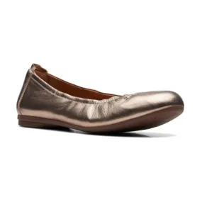 Clarks Women's Rena Hop Flat Metallic