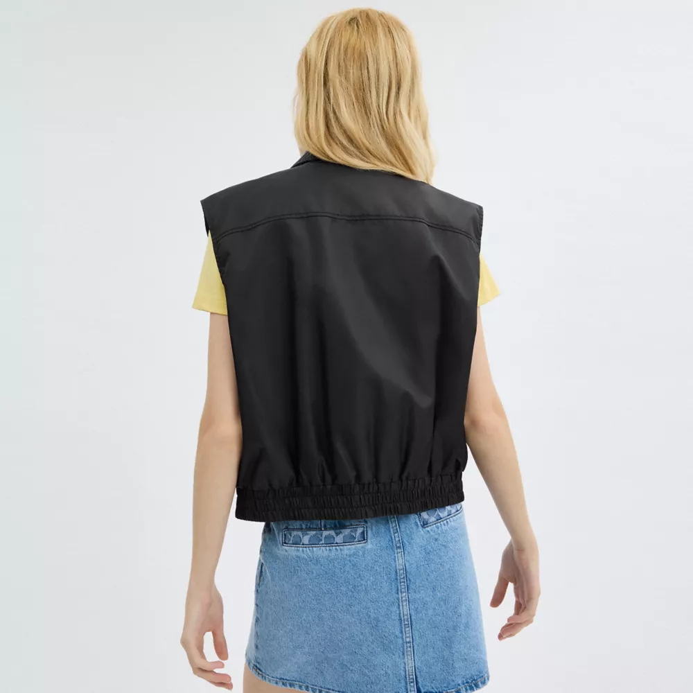 CROPPED VEST IN RECYCLED NYLON